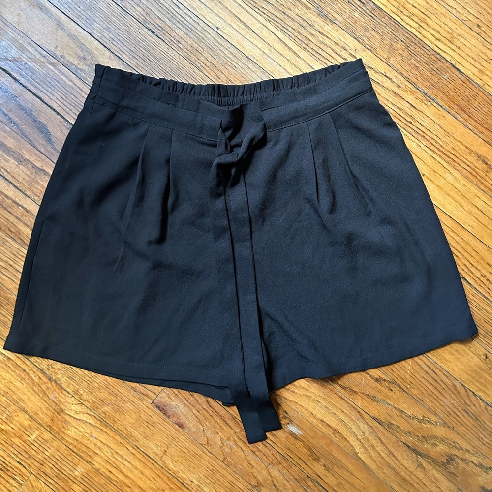 Black Casual Shorts in Size L
